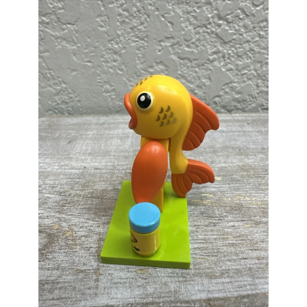$8 🌙 LEGO Minifigures Series 28 Goldfish Costume 71051 CMF Minifig NWOB